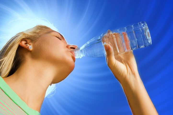 Fluid intake during drinking and eating