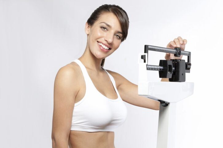 Measure your weight while drinking and eating